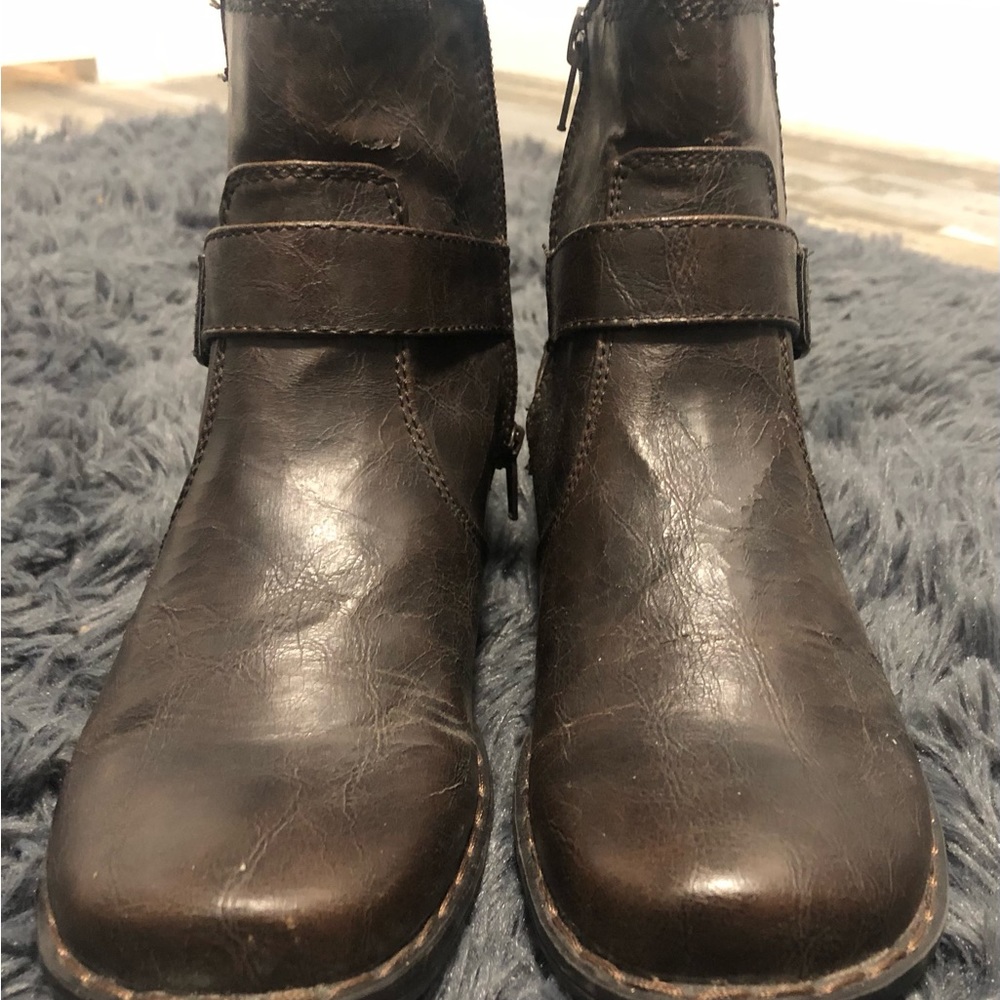 Kim Rogers brown boots